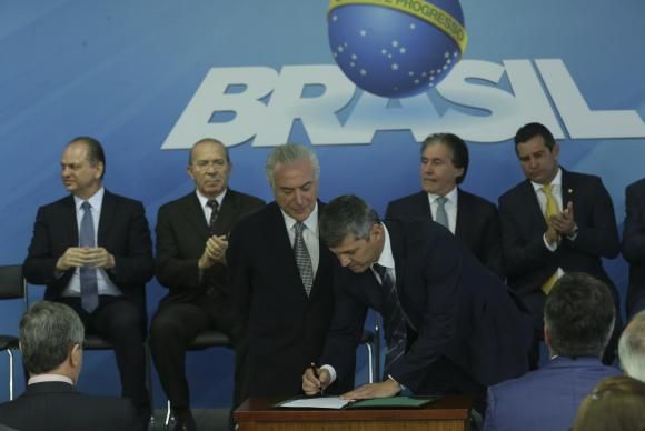 NACIONAL: Em posse de ministros, Temer diz que problemas no país exigem trabalho e união 1