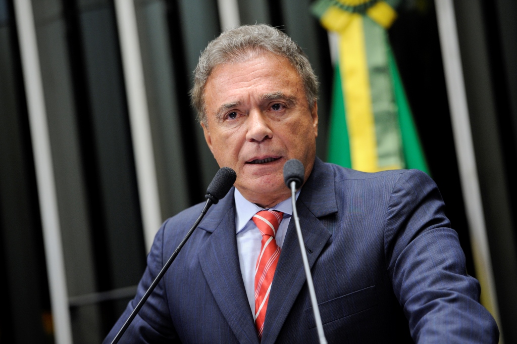 senador-alvaro-dias