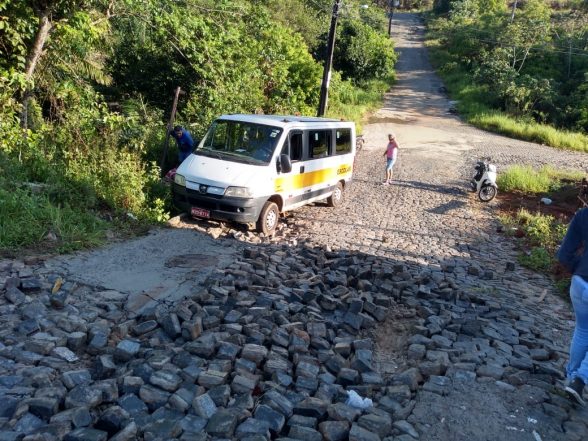 Estrada no Pérola do mar na zona sul de Ilhéus
