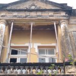 Prédio abandonado ao lado do Santa Ângela em Ilhéus