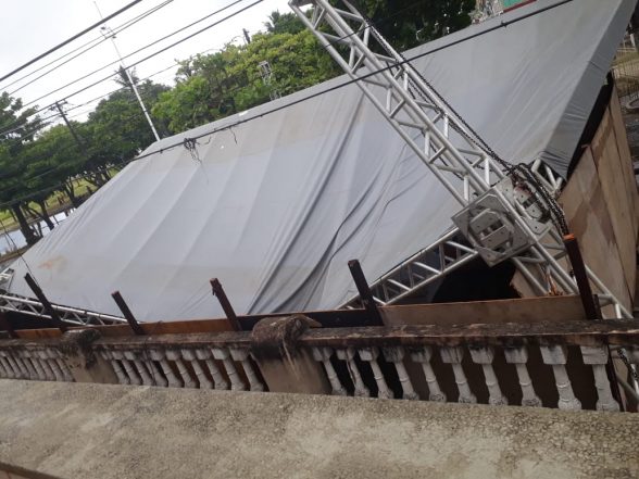 Estrutura desaba na praça da Irene em Ilhéus