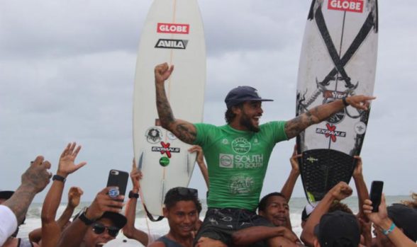 surf-baiano-fernando-de-noronha-competicao-mundial