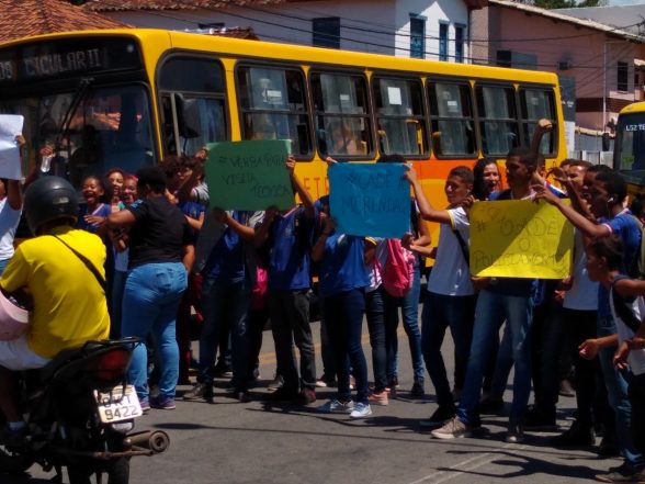 Manifestação dos estudantes do CEEPAMEV