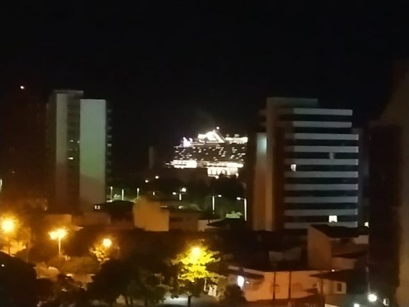 Navio na noite de Ilhéus