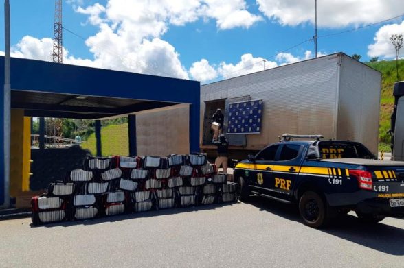 Uma tonelada de cocaína é apreendida em carregamento de luvas no Sul de Minas; Droga tinha destino a cidade de Itabuna 1