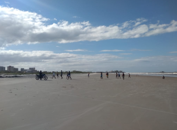 baba na praia proibido em ilheus coronavirus