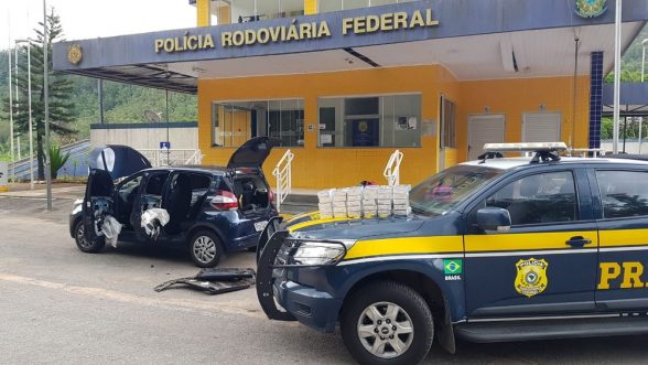 PRF apreende mais de 30 quilos de cocaína em carro — Foto: PRF/Divulgação