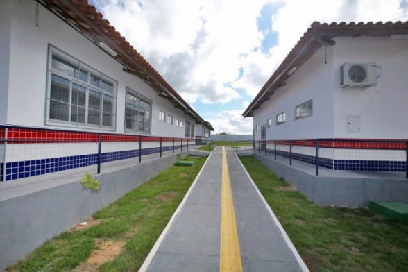 Escola-Estadual-Campo-Anderson-França-696x464