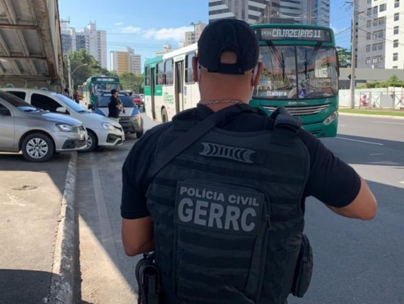 750_prisao-mandado-aquidaba-ponto-de-onibus-salvador-bahia - policia civil