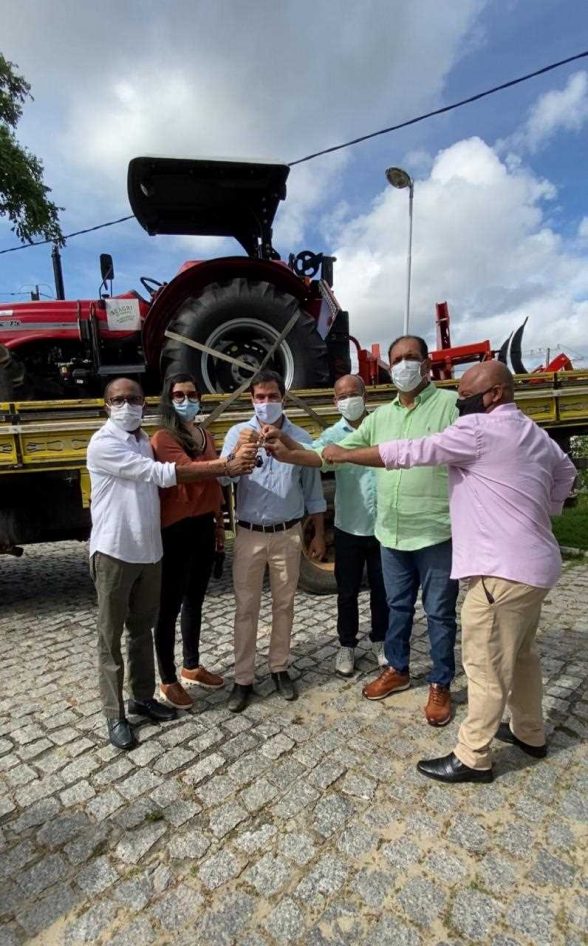 entrega de tratores