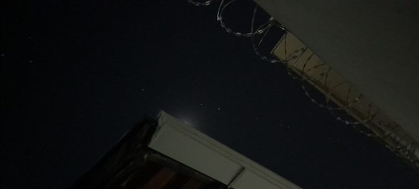 pontos luminosos no céu