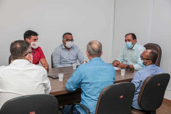 natal encantado em reUNIAO entre prefeitura de ilheus e CDL