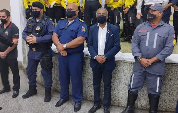 Forças de segurança Homenagem IURD Ilhéus