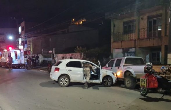 Acidente na avenida Ubaitaba