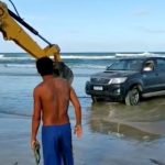 Caminhonete em praia de Ilhéus