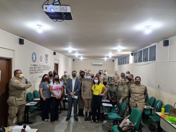 Policiais militares e defensoria