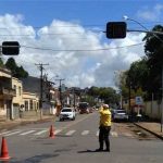 Trânsito avenida canavieiras