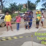 População tapa o buraco entrada do vilela