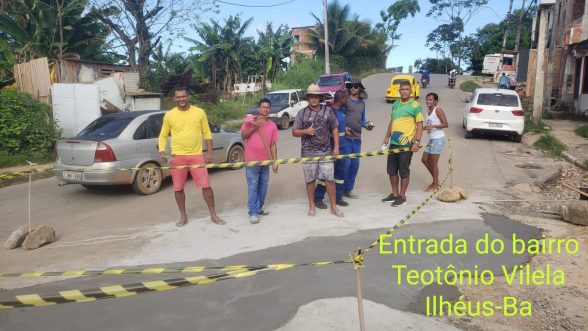 População tapa o buraco entrada do vilela