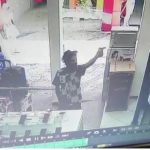 VIDEO-MOSTRA-ACAO-DE-BANDIDO-DURANTE-ASSALTO-A-LOJA-NO-CENTRO-DE-ILHEUS