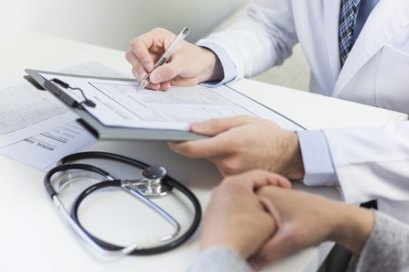 Consulta médica -enchimento-medico-forma-paciente_23-2148050550