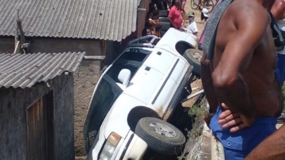 Carro cai em Ilhéus mata idosa