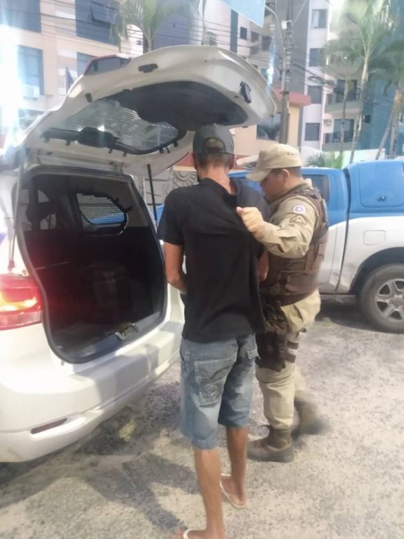 Preso ao roubar chocolate no meira em Ilhéus