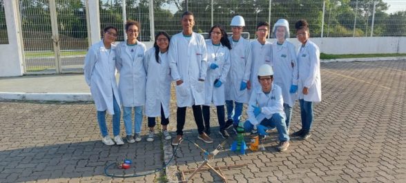 EQUIPE-DA-ESCOLA-SESI-DE-ILHEUS-REPRESENTA-A-BAHIA-EM-COMPETICAO-NACIONAL-DE-FOGUETES-1024x462