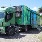 Ônibus da Coelba troca de lâmpada