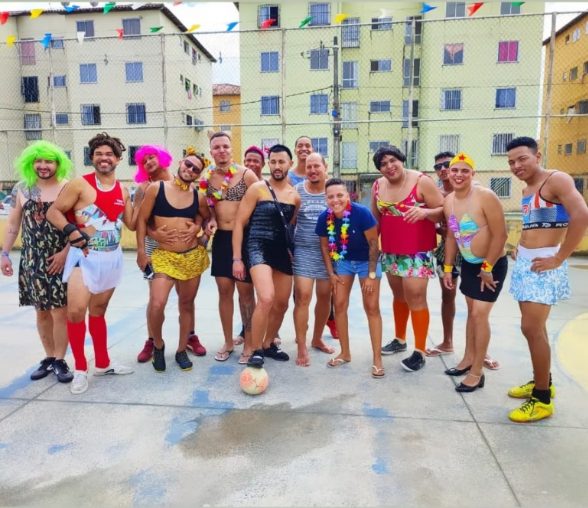 Futebol de saia sol e mar