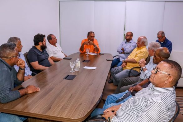 Reunião para discussão de redução de impostos em Ilhéus
