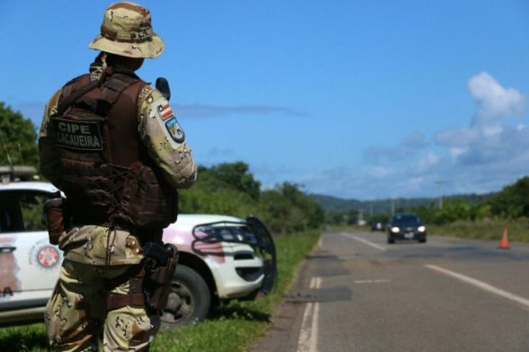 Polícia faz cerco para prender