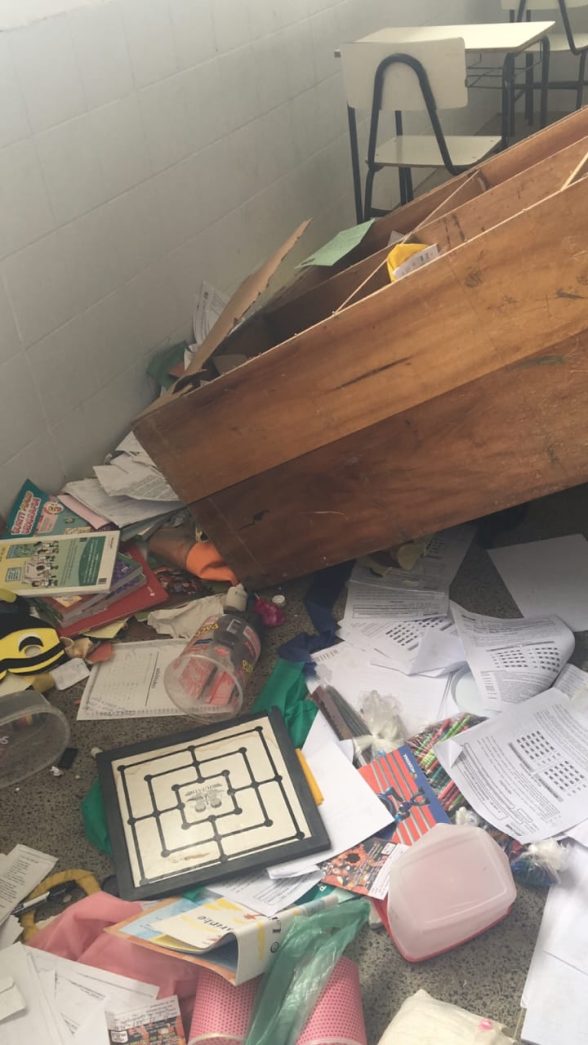 Escola vandalizada vilela