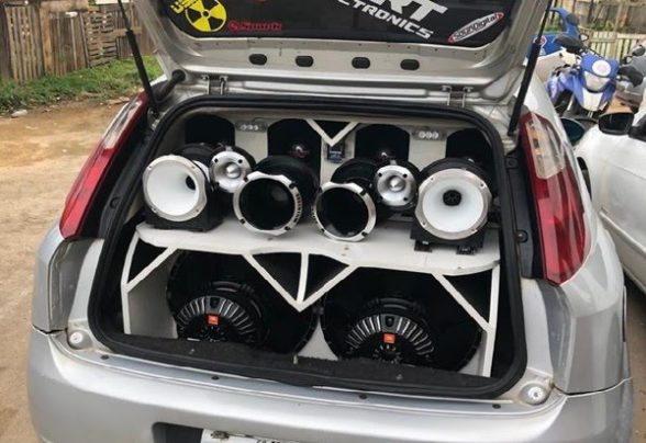 Carro paredão