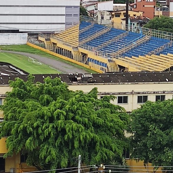 Telhado quebrado IME