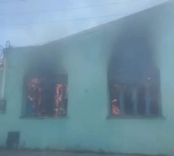 INCENDIO-FOGO-ILHEUS