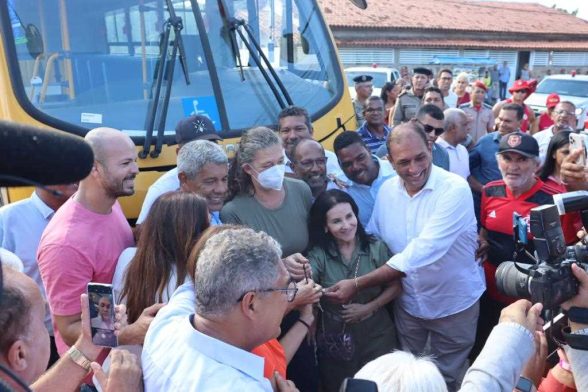 Emenda de Bebeto ônibus escolar