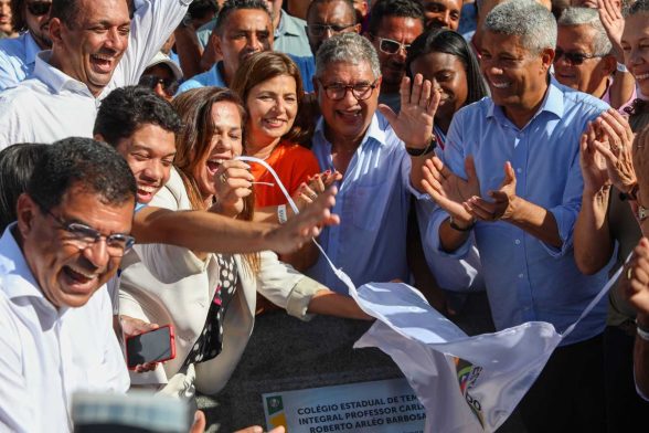 Inauguração da primeira escola de tempo integral arleo Barbosa