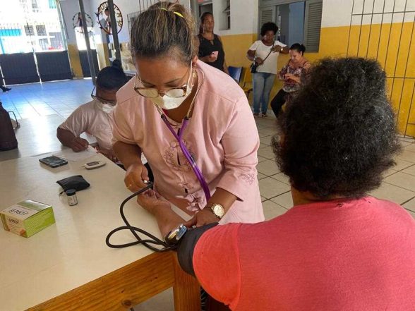 assistencia aos desabrigados medicao arterial consulta enfermagem