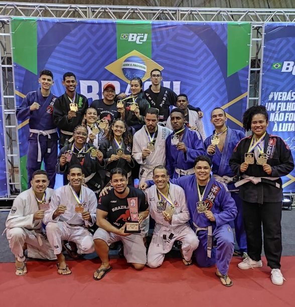 EQUIPE-DE-JIU-JITSU-DE-ILHEUS-CONQUISTA-MEDALHAS-DE-OURO-EM-CAMPEONATO-EM-SALVADOR