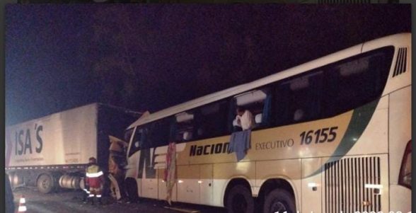 MOTORISTA-DE-ONIBUS-QUE-SAIU-DE-ILHEUS-PARA-O-RIO-DE-JANEIRO-MORRE-EM-COLISAO-COM-CAMINHAO