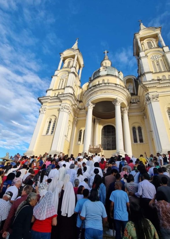 Catedral lotada corpus Christi