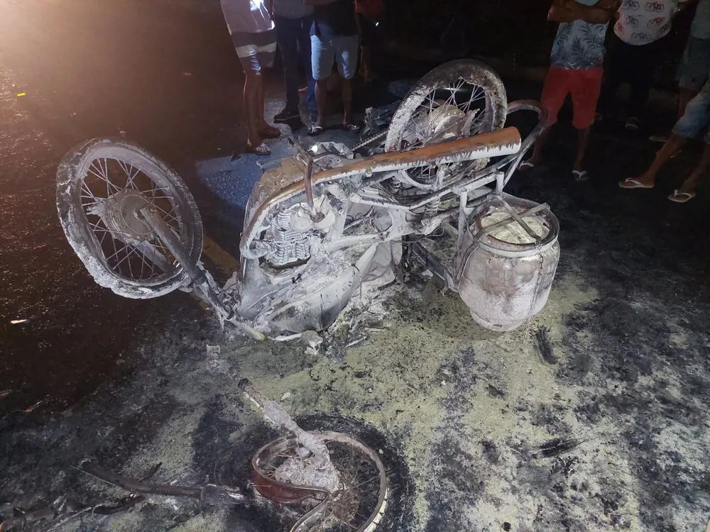 moto de empresa de gas de cozinha acidente ponta da tulha