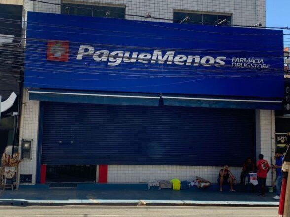 FARMACIA-PAGUE-MENOS-FECHA-AS-PORTAS-GERANDO-ESPECULACOES-768x576
