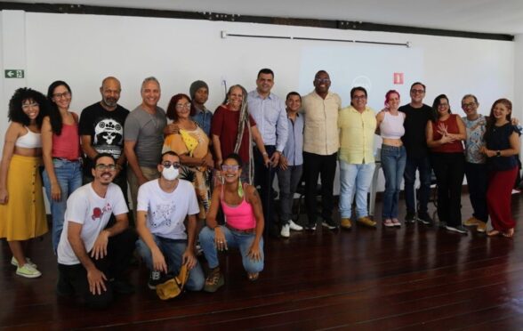 participa de Fórum Aberto de Cultura da UFSB