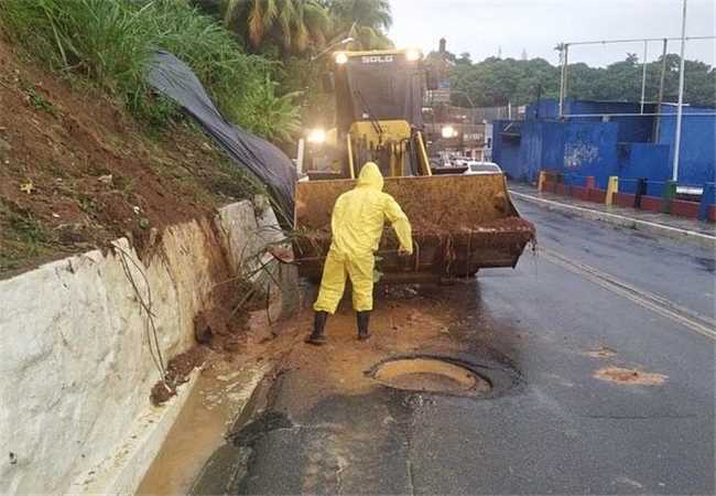 Retirada de barro defesa civil chuva