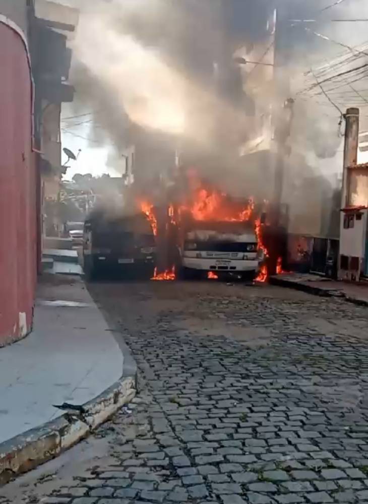 Incêndio de carros no malhado