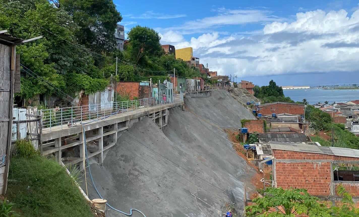 {alto encostas plano