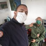 À direita, o médico Walbert e à esquerda, Cyomar de Mattos atuando na enchente ocasionado pela Zona de Convergência do Atlântico Sul que atingiu o sul da Bahia em 2021
