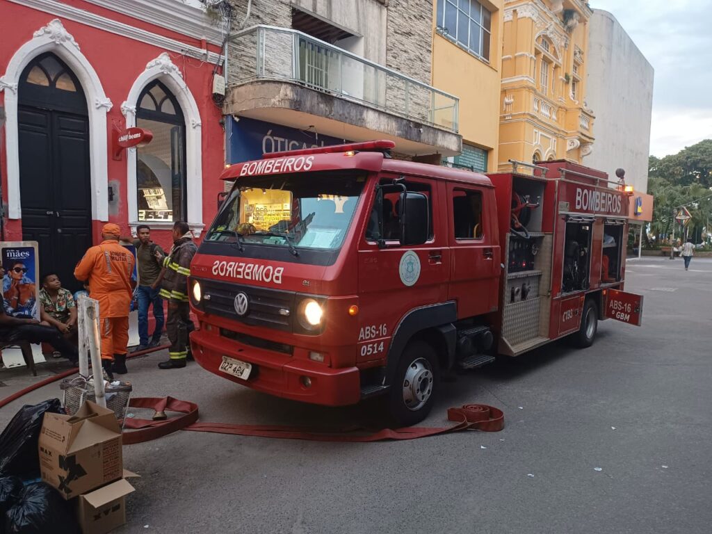 incendio-no-burger-king-no-centro-de-ilheus-2-1024x768